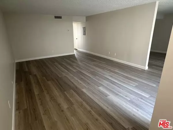 Glendale, CA 91207,950 N Louise Street #206