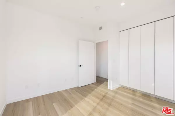 West Hollywood, CA 90069,829 Larrabee Street #104