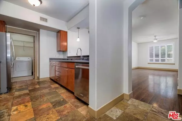 Valencia (santa Clarita), CA 91355,24585 Town Center Drive