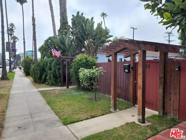 Venice (los Angeles), CA 90292,535 Washington Boulevard