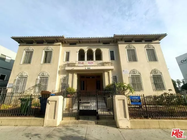 Los Angeles, CA 90006,946 S Burlington Avenue #215