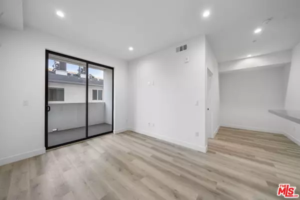 Los Angeles, CA 90038,5612 Lexington Avenue #203