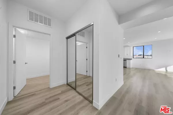 Los Angeles, CA 90038,5612 Lexington Avenue #305