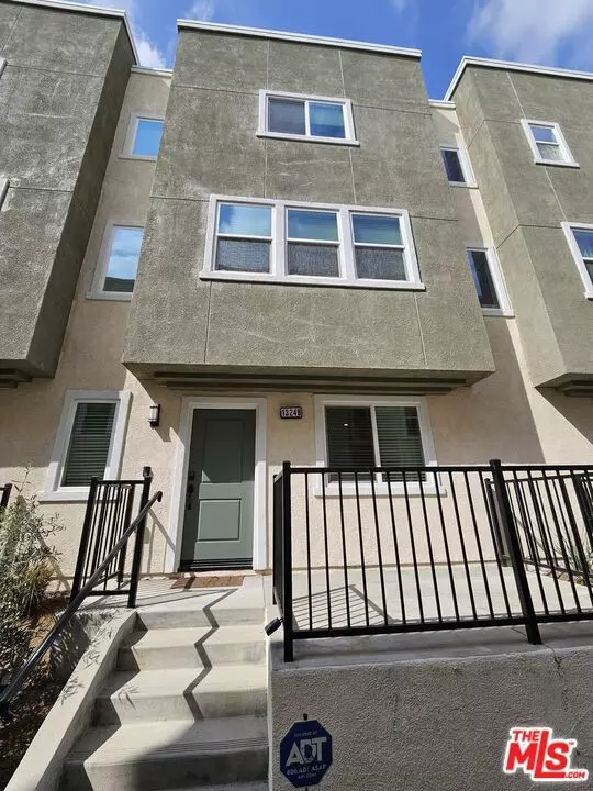 13248 Betz Boulevard, Sylmar (los Angeles), CA 91342