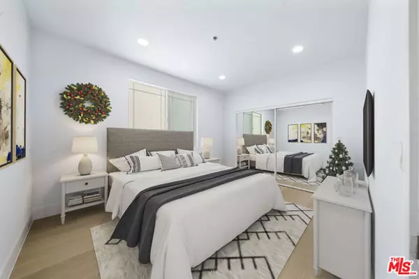 Los Angeles, CA 90004,5132 Maplewood Avenue #302