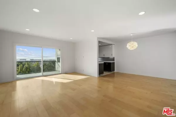 West Hollywood, CA 90069,8550 Holloway Drive #405