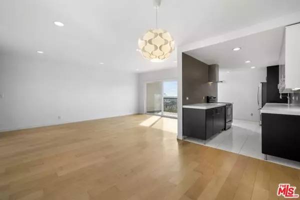 West Hollywood, CA 90069,8550 Holloway Drive #405