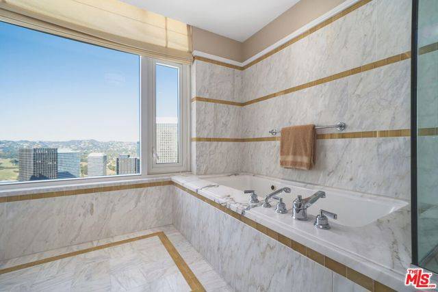Los Angeles, CA 90067,1 W CENTURY Drive #35D