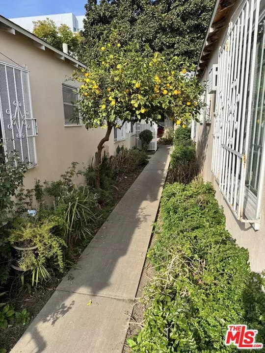 8016 Norton Avenue #1/4, West Hollywood, CA 90046