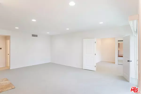 Santa Monica, CA 90403,521 Montana Avenue #215