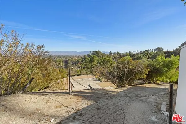 Encino (los Angeles), CA 91316,17229 Oak View Drive