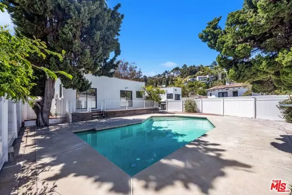 Los Angeles, CA 90068,2062 High Tower Drive