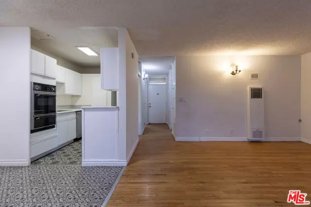 Los Angeles, CA 90034,11133 ROSE Avenue #21