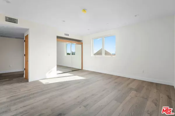 Los Angeles, CA 90035,1429 S Bedford Street #301