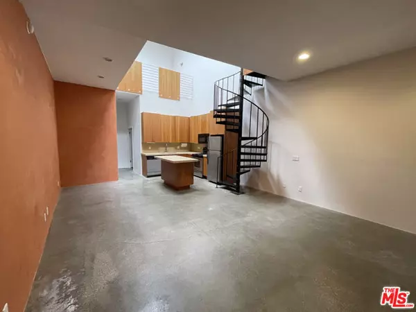 Venice (los Angeles), CA 90291,555 Rose Avenue #3