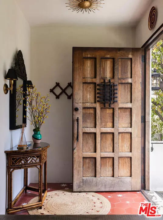 Los Angeles, CA 90046,7929 Hollywood Boulevard