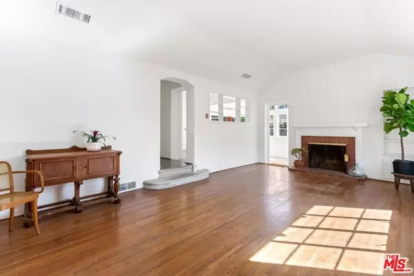 6115 Glen Oak Street, Los Angeles, CA 90068