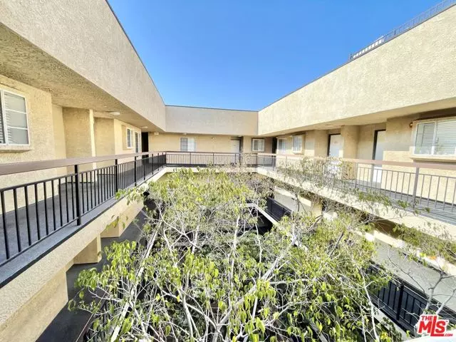 8722 Burton Way #102, Los Angeles, CA 90048