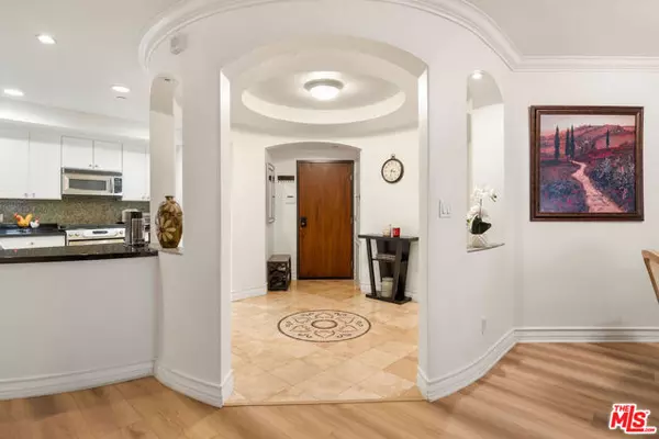 West Hollywood, CA 90048,122 N Clark Drive #302