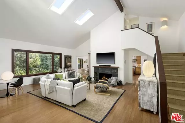 1825 Stanwood Drive, Santa Barbara, CA 93103