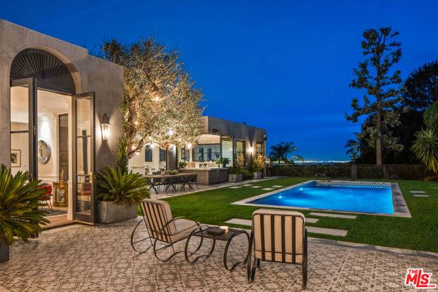 Los Angeles, CA 90069,1457 Blue Jay Way