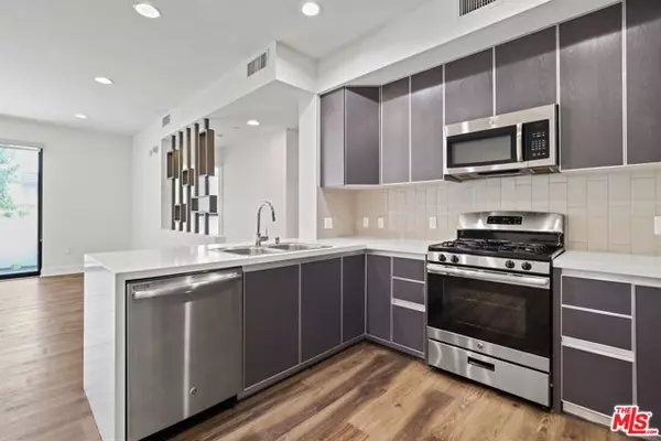 Los Angeles, CA 90046,1319 Martel #103