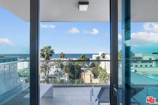 Santa Monica, CA 90401,1755 Ocean Avenue #810