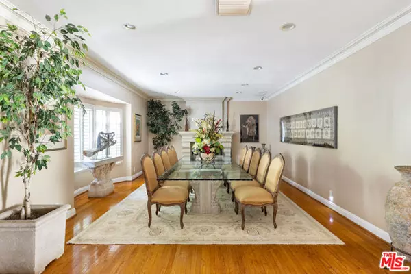 Los Angeles, CA 90068,5630 Valley Oak Drive