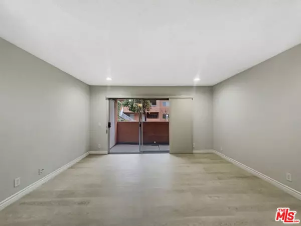 Pacoima (los Angeles), CA 91331,12601 Van Nuys Boulevard #110