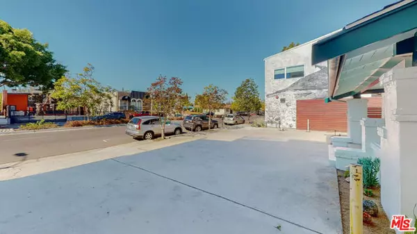 Los Angeles, CA 90004,536 N Larchmont Boulevard