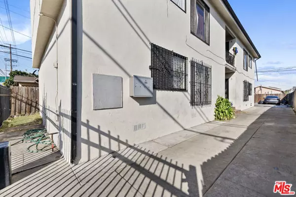 Los Angeles, CA 90003,233 W Century Boulevard