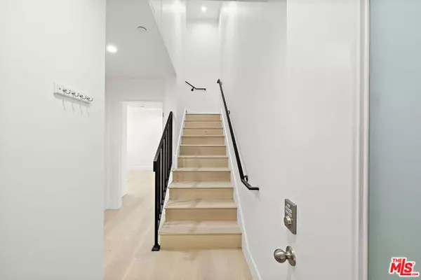 North Hollywood (los Angeles), CA 91601,5651 Case Ave #2