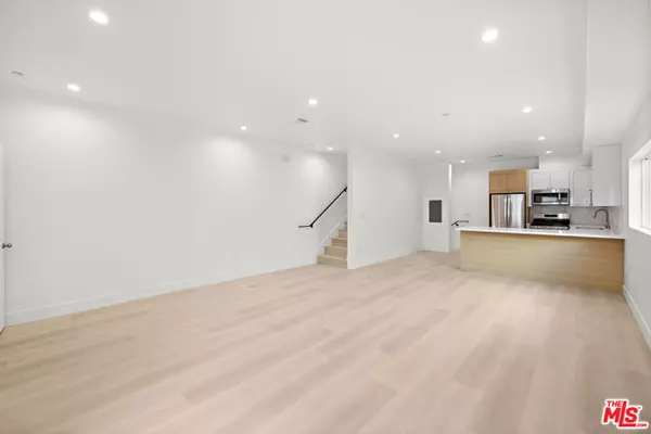 North Hollywood (los Angeles), CA 91601,5651 Case Ave #3