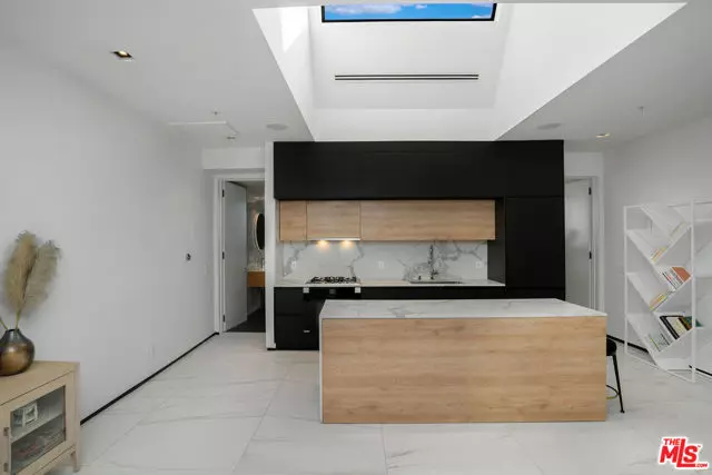 West Hollywood, CA 90069,1253 N Sweetzer Avenue #6