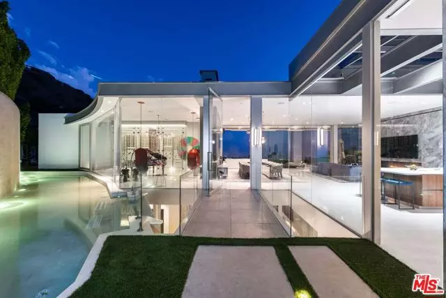 Los Angeles, CA 90069,1814 N Doheny Drive