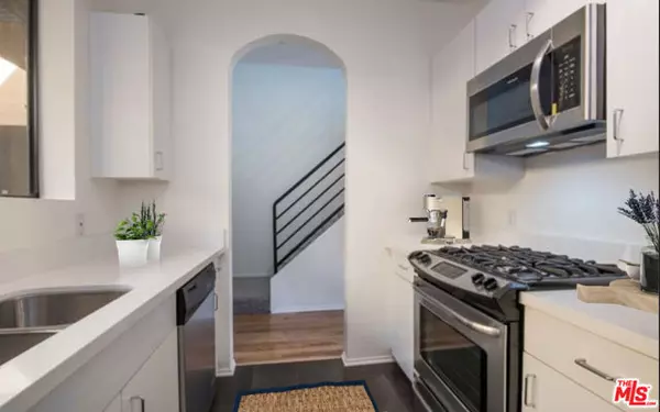 Los Angeles, CA 90038,828 N Hudson Avenue #206