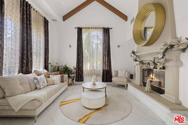 Woodland Hills (los Angeles), CA 91364,21615 Medina Estates Drive