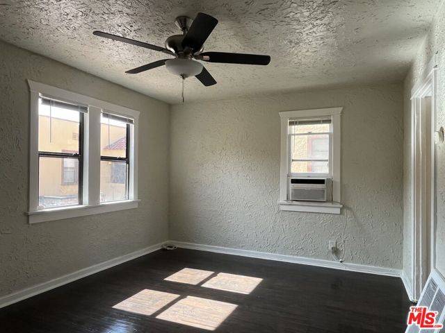 North Hollywood (los Angeles), CA 91601,5031 Bakman Avenue #4