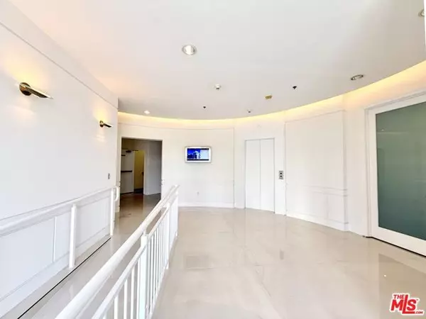 Beverly Hills, CA 90211,8693 Wilshire Boulevard