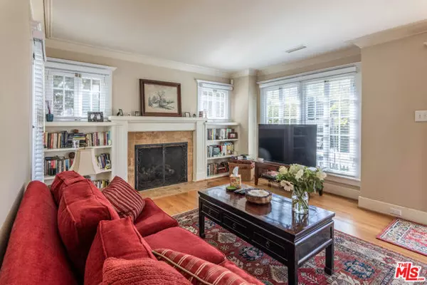 Los Angeles, CA 90049,880 WELLESLEY Avenue