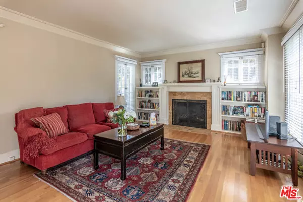 Los Angeles, CA 90049,880 WELLESLEY Avenue