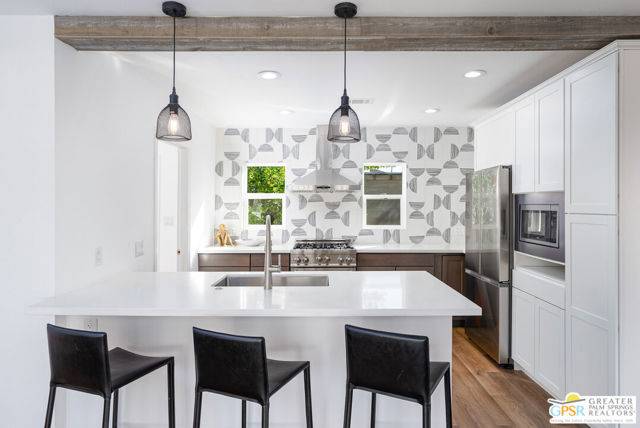 102 Fondulac Street, Palm Springs, CA 92264