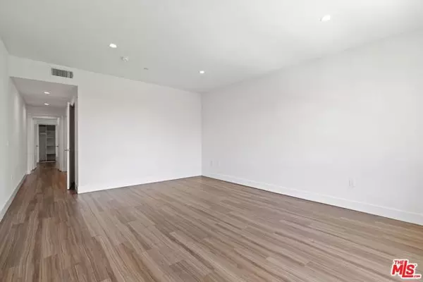 Los Angeles, CA 90049,11818 Dorothy Street #102