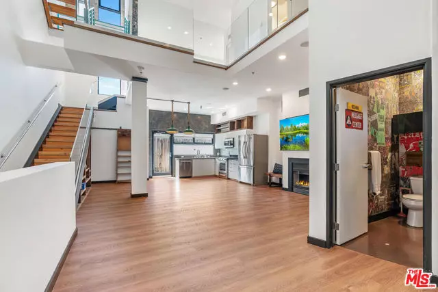 Venice (los Angeles), CA 90291,815 Hampton Drive #4