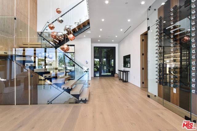 Studio City (los Angeles), CA 91604,13015 Greenleaf Street