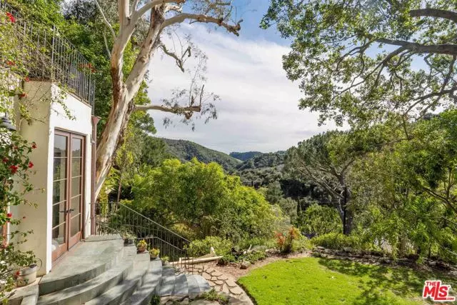 Beverly Hills, CA 90210,10037 Reevesbury Drive