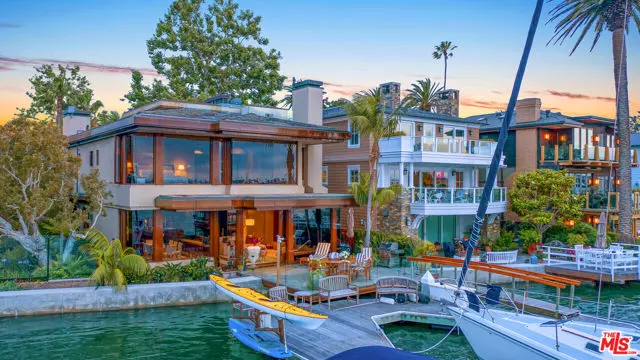 Newport Beach, CA 92661,13 Bay Island