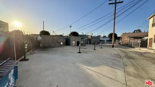 Inglewood, CA 90302,1020 N La Brea Avenue