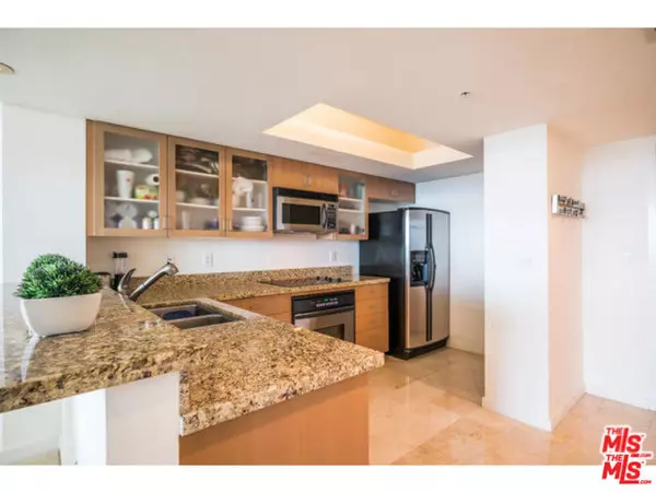 Marina Del Rey, CA 90292,13700 Marina Pointe Drive #1219