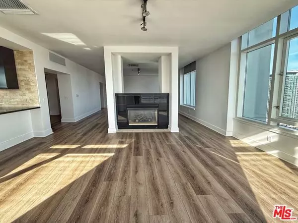 717 W Olympic Boulevard #2604, Los Angeles, CA 90015